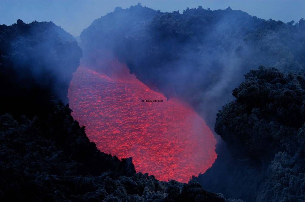 Вулканичесвая лава Этны